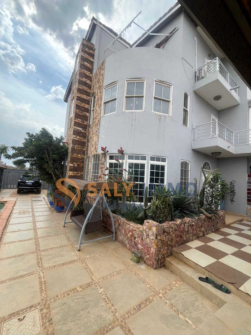 Villa À louer à Saly — réf. LSA327