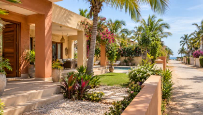 Maison avec piscine, terrasse et palmiers à Saly au Sénégal